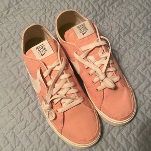 Pink and white Nike tennis shoes! NWOTs